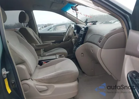 2004 Toyota Sienna Le z USA, uszkodzony, nr VIN 5TDZA23C54S151943